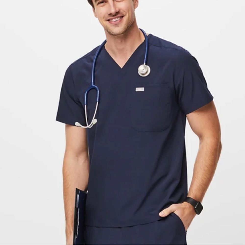 Figs Men’s Navy Leon Slim Scrub Top Size Large